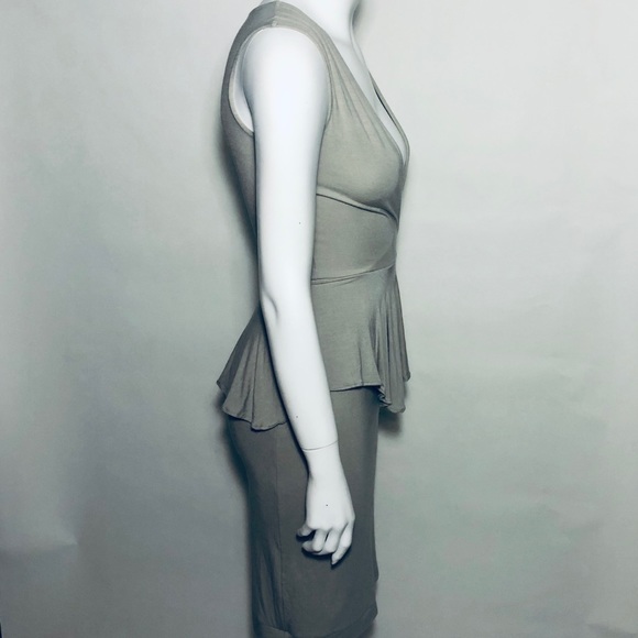 🆕 Super Soft Deep Neckline Fitted Peplum Dress - Picture 3 of 5